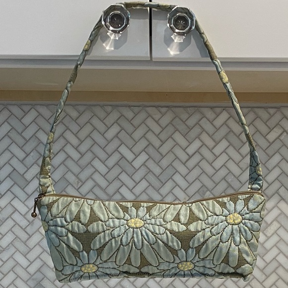 Maruca Handbags - VINTAGE Maruca Daisy Floral Cloth Handmade Purse
